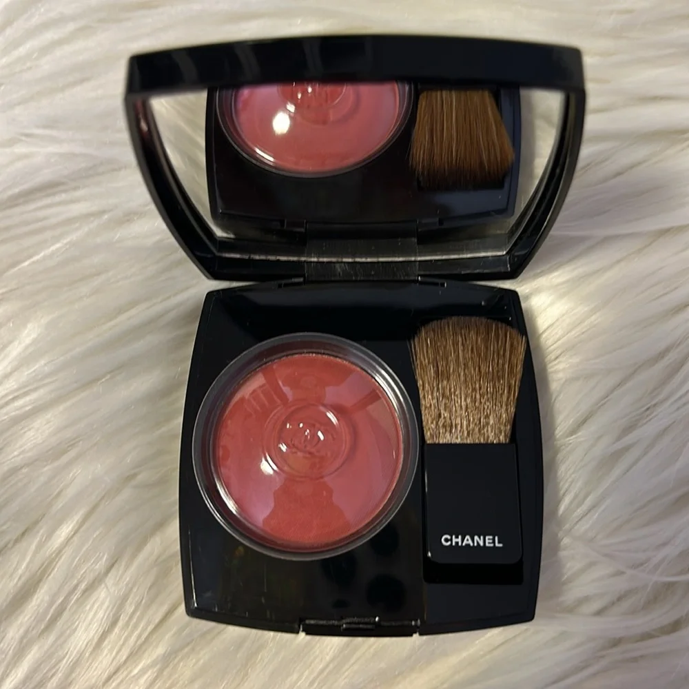 Chanel Blush - Picture 2 of 3